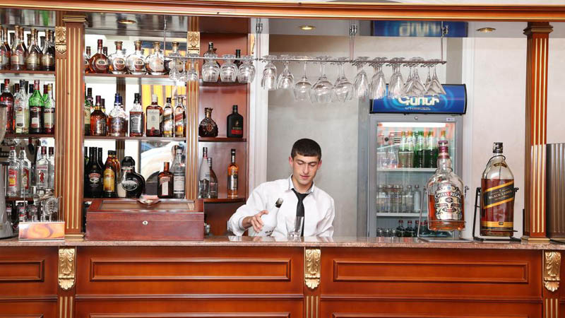 Bar p Royal Plaza Hotel i Yerevan